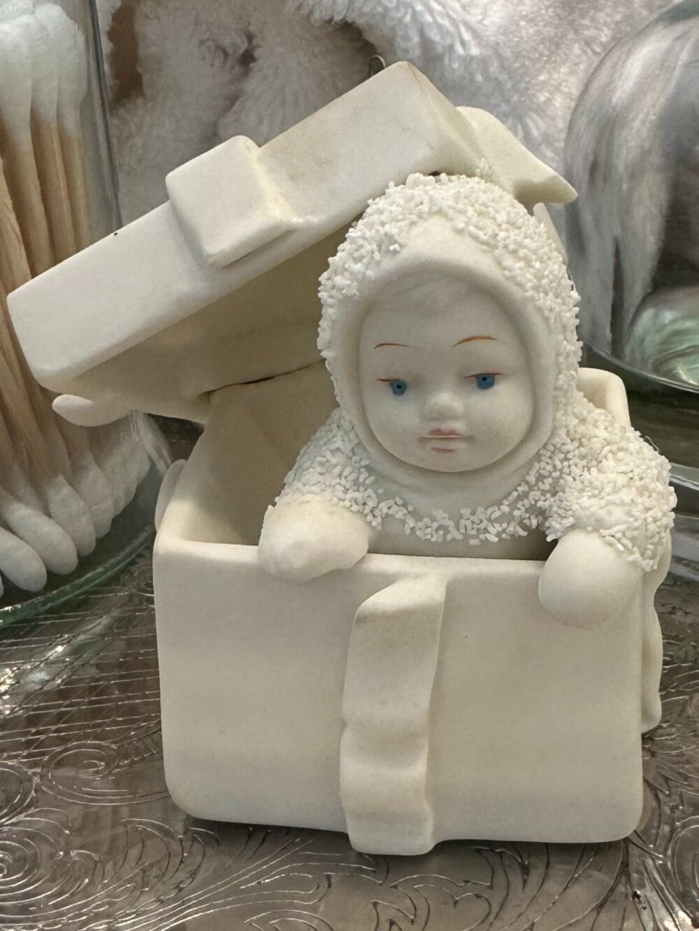 DEPARTMENT 56 SNOWBABIES POPPING OUT OF A PRESENT ORNAMENT